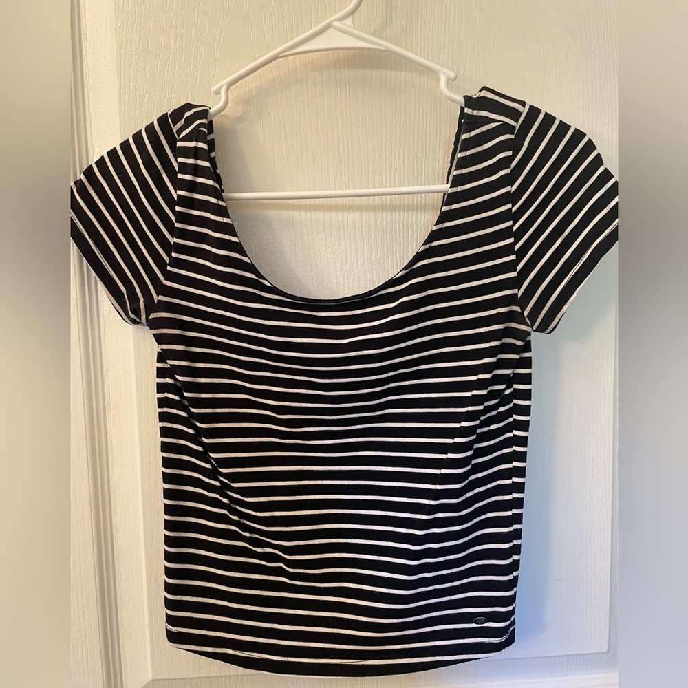 American Eagle Outfitters Black and White Fitted Cap Sleeve Tee